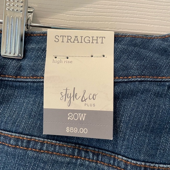 Woman’s straight leg jeans - Picture 3 of 5